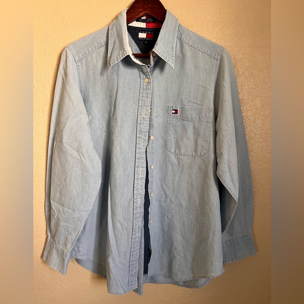 Tommy Hilfiger Women’s Light Blue Denim Casual Button-Down Shirt